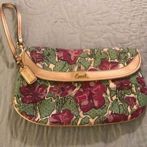 Coach flower🌸 🌺 Wristlet